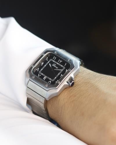 ساعة لاكجري ستيل باللون