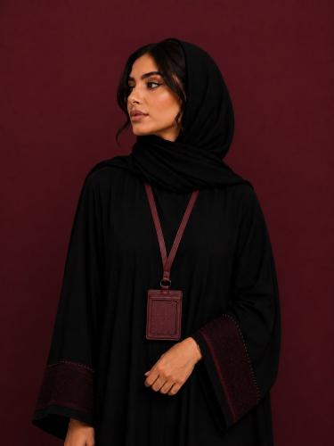 حامل البطايق Nubra الاحمر الداكن