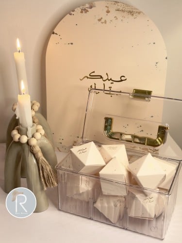 بوكس مع علب شوكلاتة