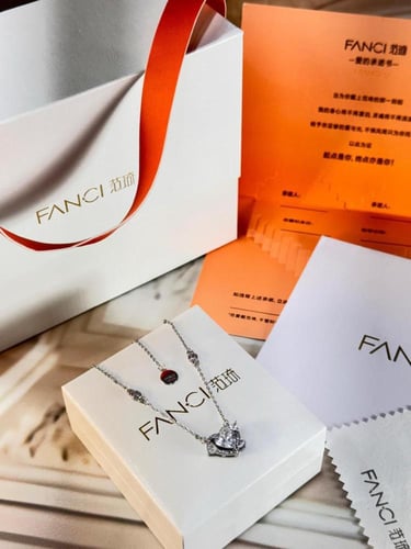 سلسال مميز مع الملحقات