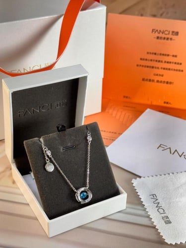 سلسال مميز مع الملحقات