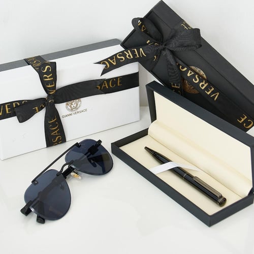 نظارة مع قلم