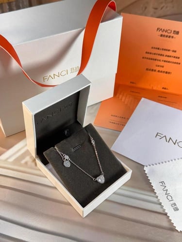 سلسال مميز مع الملحقات