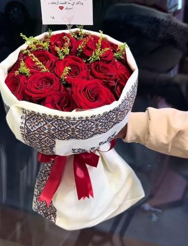 شال كشميري مع باقه ورد