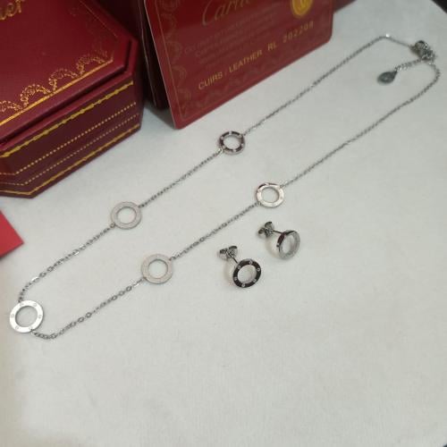 اطقم نساء مع ملحقات الماركه