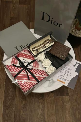 شماغ وسبحه وبوك