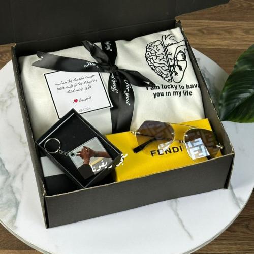 بوكس بلوفر ونظارة وميداليه