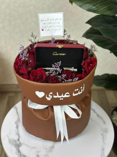 قلم كارتير مع نحت وتنسيق بالورد
