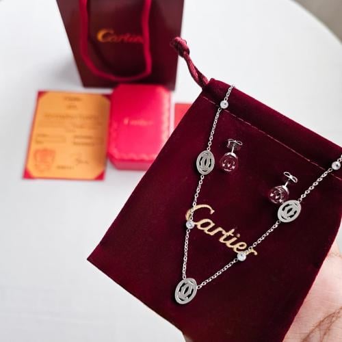 اطقم نساء مع ملحقات الماركه