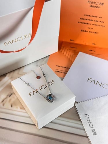 سلسال مميز مع الملحقات