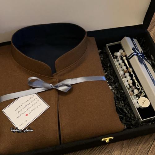 سديري مع سبحه بالاسم