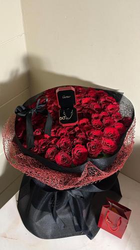 سلسال مع باقه ورد كبيره
