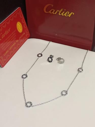 اطقم نساء مع ملحقات الماركه