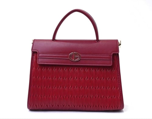 حقيبة بتصميم كلاسيكي