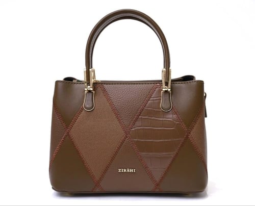 حقيبة يد بتصميم كلاسيكي