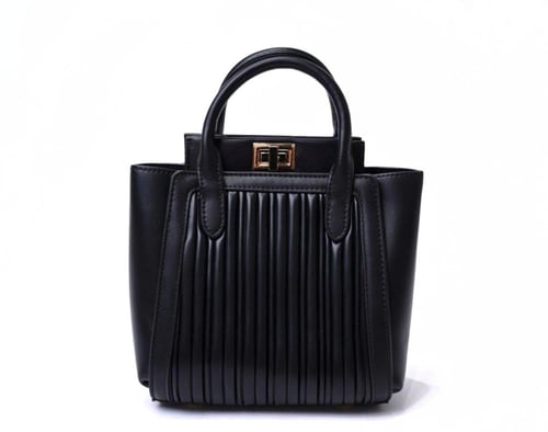 حقيبة نسائية راقية بتصميم مختلف