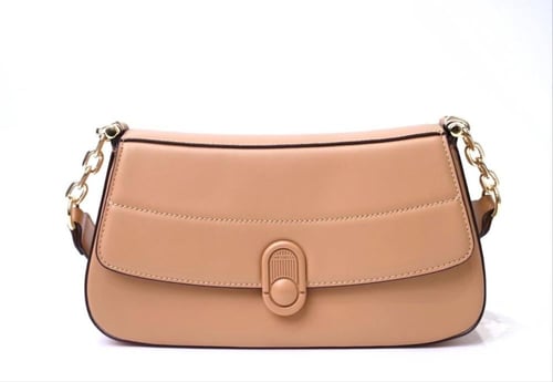 حقيبة يد بتصميم انيق