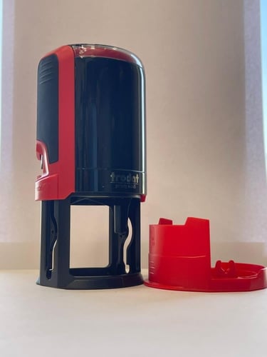 ختم TROTAD اتوماتيك دائري 4.5 cm أحمر