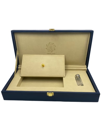 اوقية عود ومسك الختام في علبة فاخرة