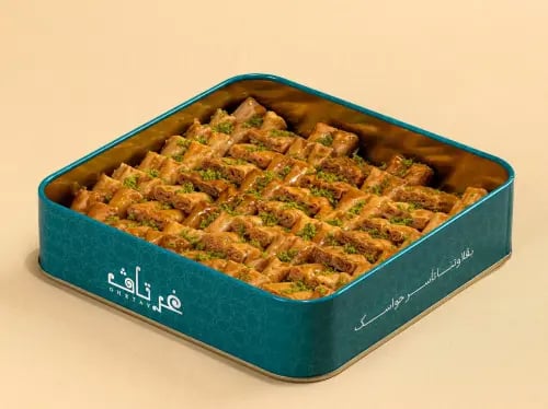 بقلاوة بالكاجو وسط غرتاف