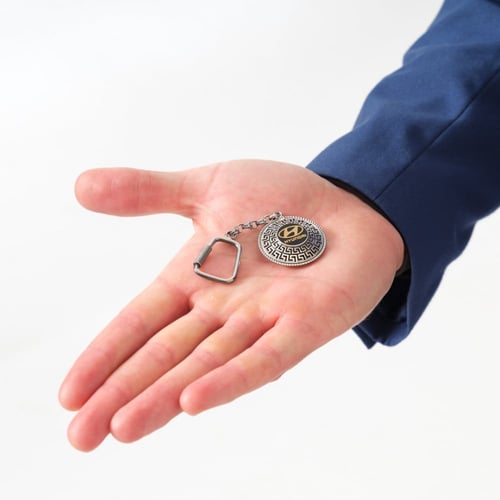 ميدالية مفاتيح سيارة هيونداي من الفضة الخالصة