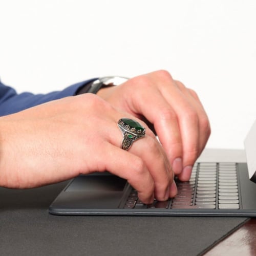 خاتم رجالي حجر أخضر - فضة عيار 925 - خاتم الرضا