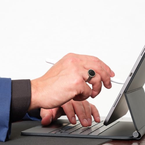 خاتم رجالي دائري اسود - فضة عيار 925 - خاتم كنان