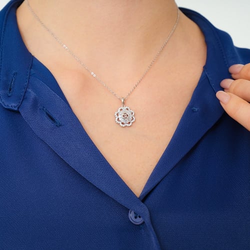 طقم العنود - طقم ناعم من الفضة عيار 925 مرصع بأحجا...