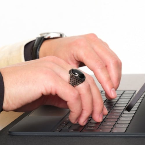 خاتم رجالي اسود سادة - فضة عيار 925 - خاتم الأمين