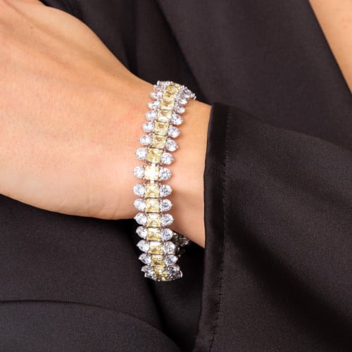 اسوارة عريضة من الفضة عيار 925 مرصعة بأحجار زركون...