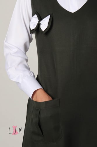 مريول متوسط زيتي شيال وردة بيضاء مع جيب امامي