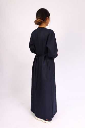 مريول متوسط كحلي شيال سادة مع حركات سواره قماش شتو...