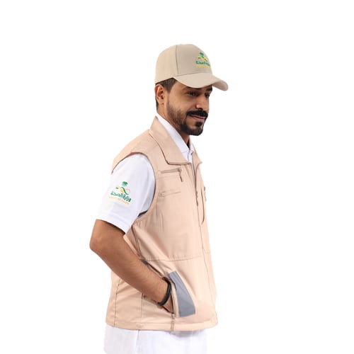 سديري مطرز بشعار وزارة الصحة للجنسين