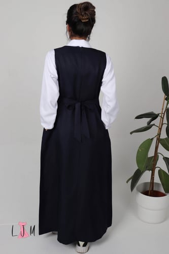 مريول كحلي شيال ببيونة بيضاء مع جيب امامي