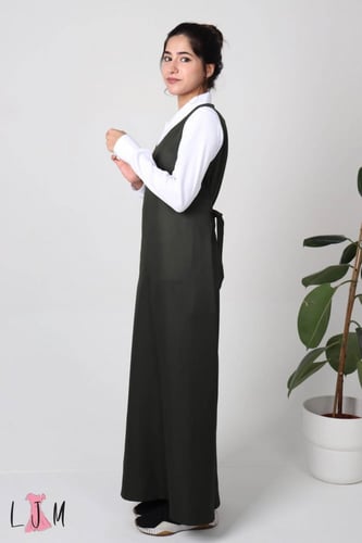 مريول متوسط زيتي شيال وردة بيضاء مع جيب امامي