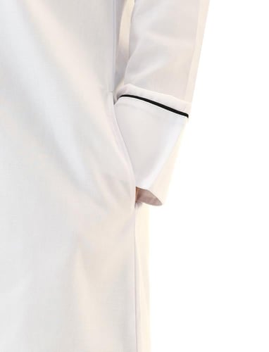 لاب كوت رجالي أبيض بخط أسود – ياقة مغلقة وتصميم فا...