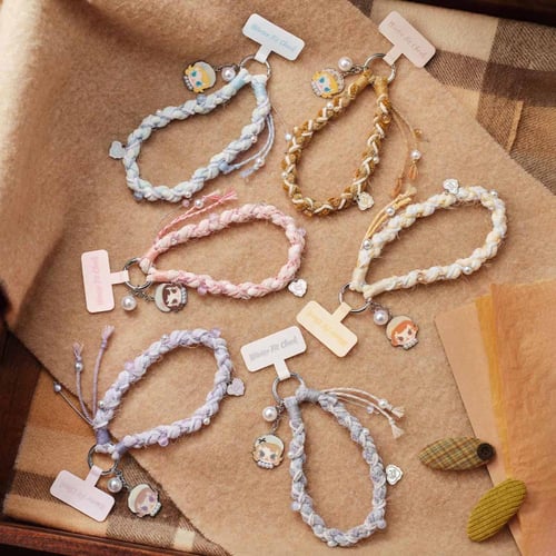 Baby Molly Winter Fit Check-Lanyar