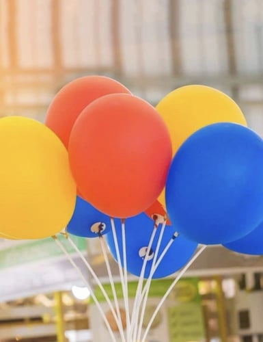 50 قطعة من حامل البالونات الأبيض البسيط القابل لإع...