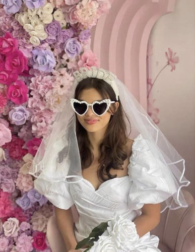 طرحة مزينة بتاج برايد