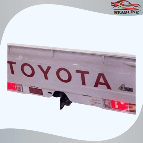 كتابة تويوتا شاص خلفي احمر