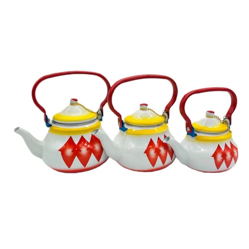 ابريق غضار هرمي احمر