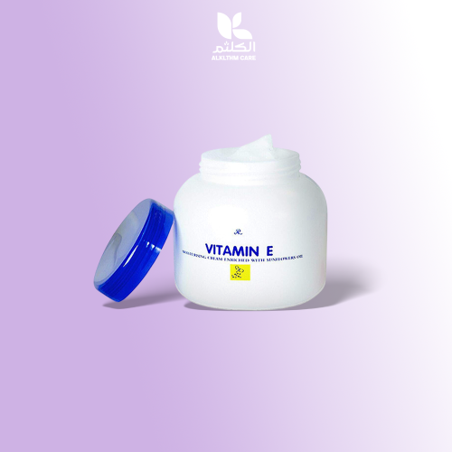 Rich moisturizing cream with vitamin E and Thai su...