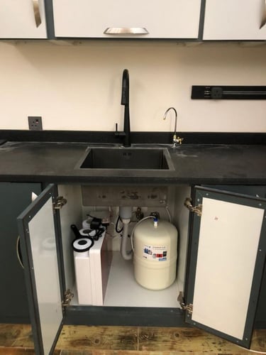 جهاز تحليه مياه منزلي مغلق مع برادة بيورينا الفاخر...