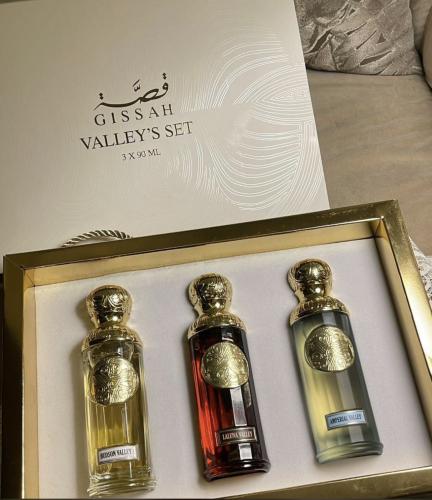 عطور قصة