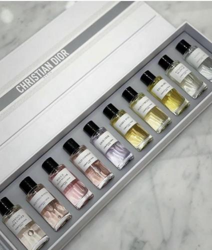 مجموعة كرستين ديور