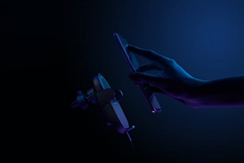 شاومي | حامل جوال + شاحن لاسلكي للسيارة بقوة 20 وا...