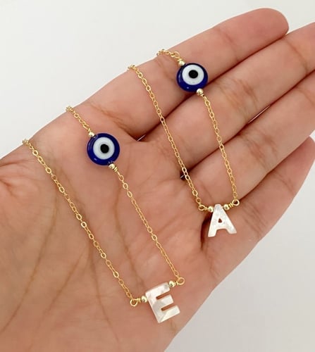 سلسله حرف صدف مع عين زرقه