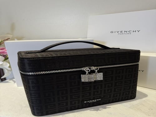 شنطة جفنشي كبيره