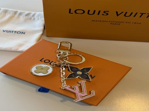 ميدلية من لويس فيتون فاخرة مع البوكس والكيس