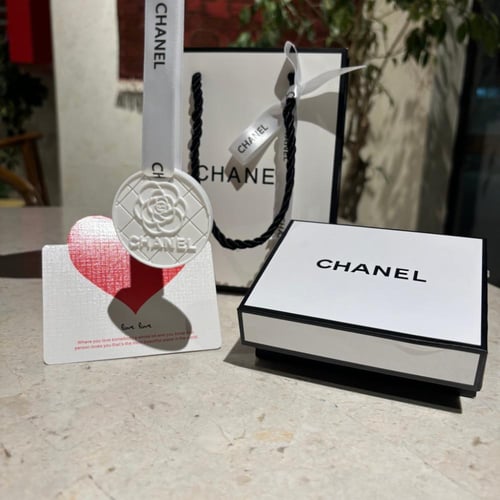 تعليقة شانيل